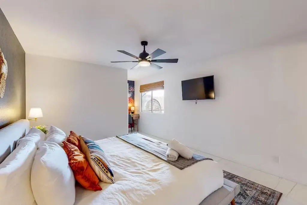 Renovated Condo With Pool, Spa, & Gym Access Scottsdale USA