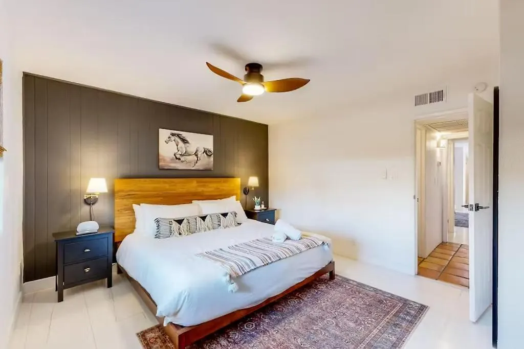 Ferienhaus Renovated Condo With Pool, Spa, & Gym Access Scottsdale